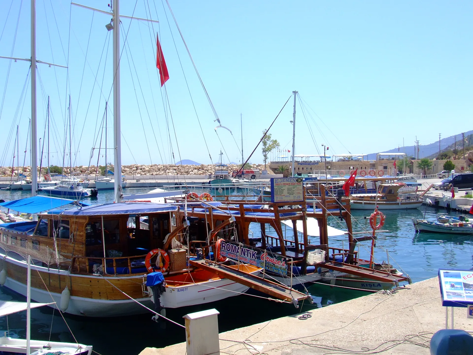 Kalkan'da Tekne Turu: Gizli Koylar ve Kristal Berraklığında Bir Gün
